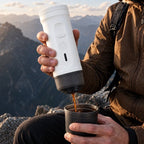 Witte NomadBrew Go tijdens wandeling