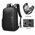 Geopende Torngat rugzak met laptop en accessoires
